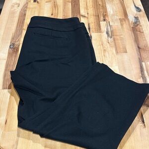 Express Women's Black Capris